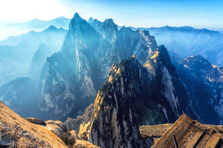 泰山有多高
:有人说泰山海拔不是最高，风景不是最美，为何被列为“五岳之首”？