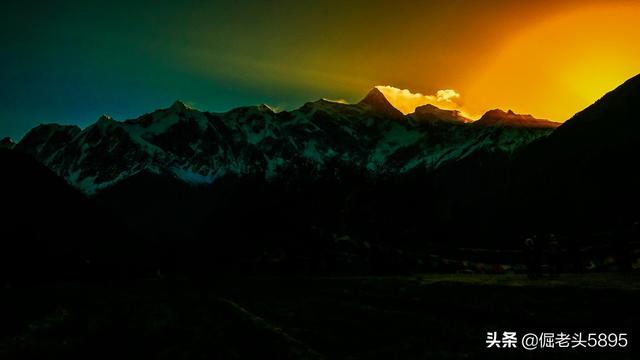 安纳普尔纳峰
:旅行途中你见过最高的山峰是哪一个？