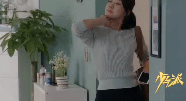 kaws怎么读
:有人说《少年派》校园戏没能如愿获好评，你最想吐槽哪些剧情？