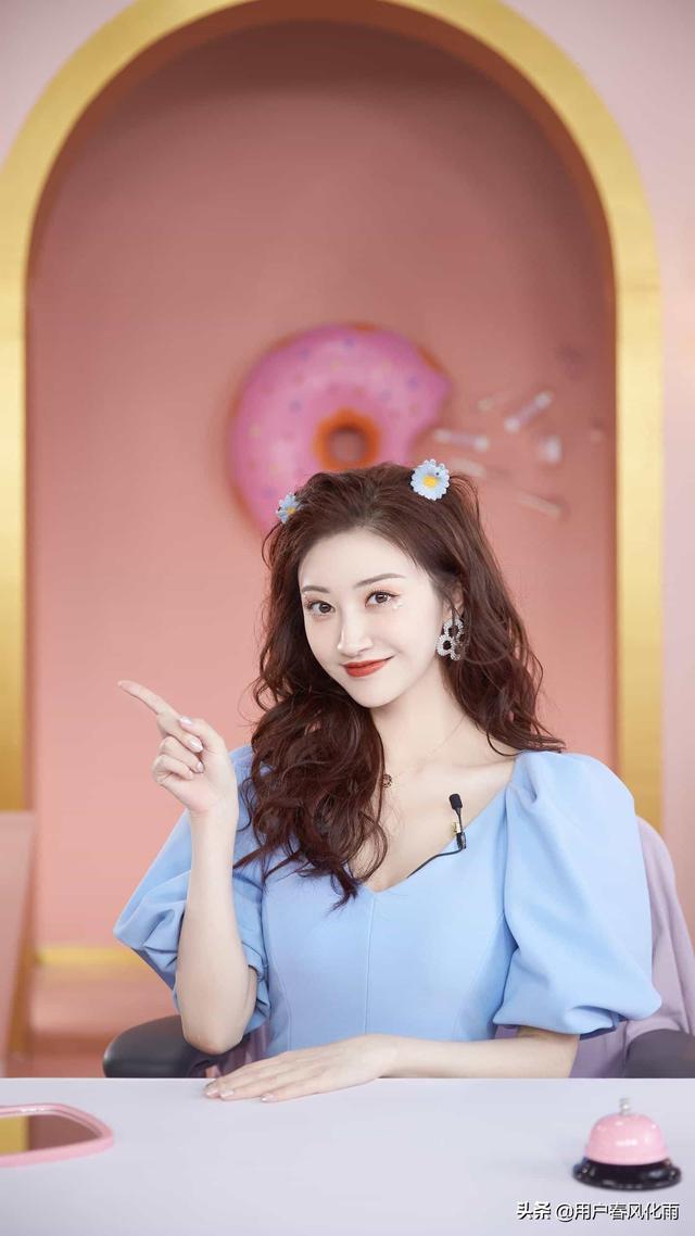 朋友圈文案
:有哪些适合发朋友圈的图片或文案？