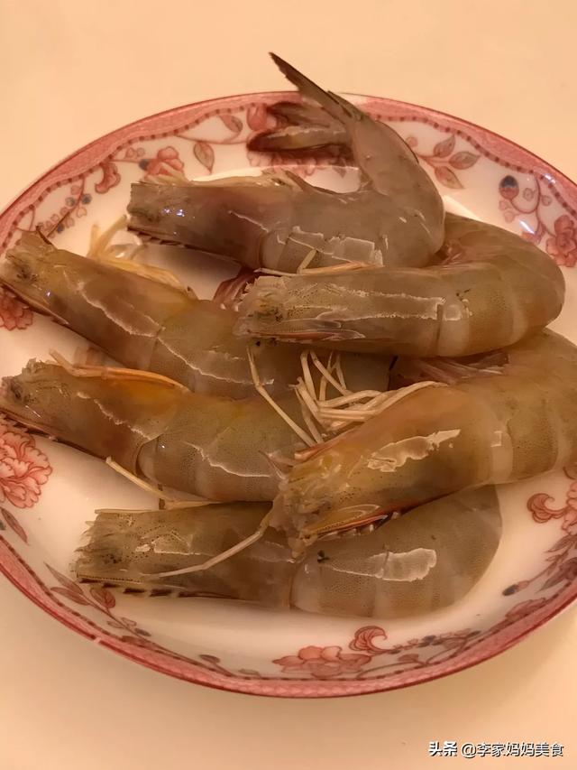 油焖大虾窍门
:怎样才能又快又好的做好油焖大虾？