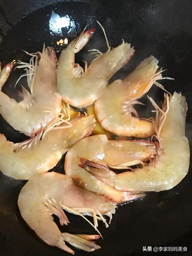 油焖大虾窍门
:怎样才能又快又好的做好油焖大虾？