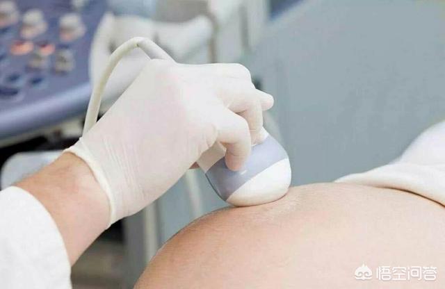 发现报告
:孕期定期产检，报告显示正常，小孩出生后却发现发育异常，医院是否承担责任？