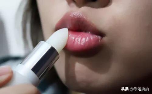 唇膜的正确使用方法
:唇膏和唇膜哪个好用？质量怎么样？