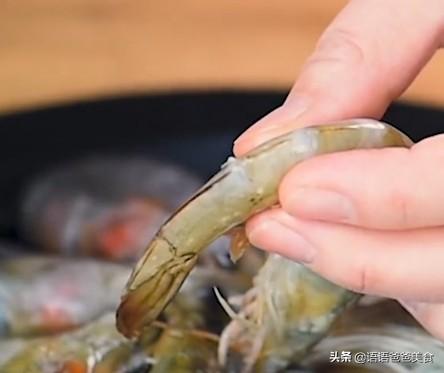 网红柠檬鸡爪
:家里有好多柠檬，请问柠檬都有哪些吃法？排除网红鸡爪？