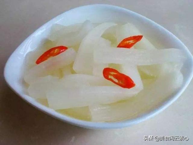 萝卜条怎么腌好吃又脆
:家常自制爽脆酸萝卜的做法是什么，怎样腌白萝卜好吃又脆？