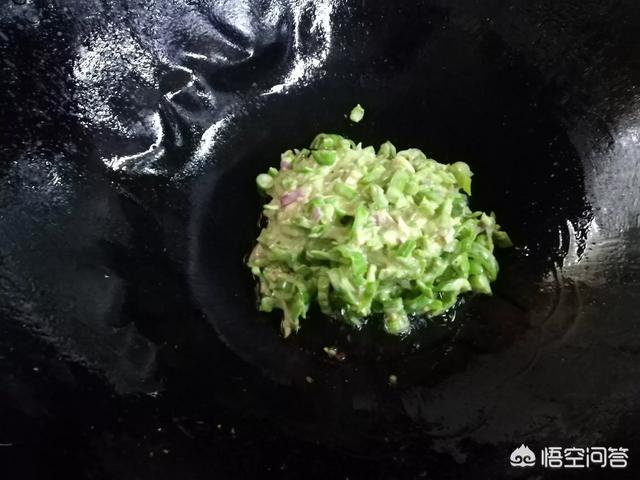 擂辣椒皮蛋怎么做
:辣椒怎样做好吃？