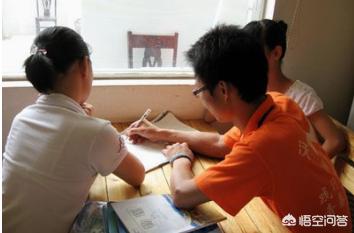 做生意卖什么好
:不想上班拿死工资，想自己做生意，做点什么比较好？