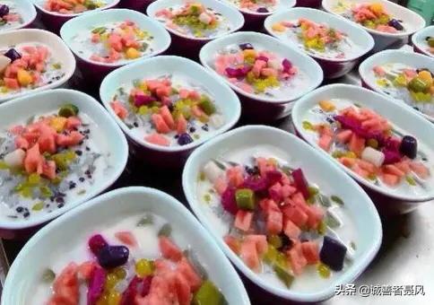 摆摊小吃好项目
:我想摆摊，做小吃生意，大家觉得哪种小吃比较好做呢？