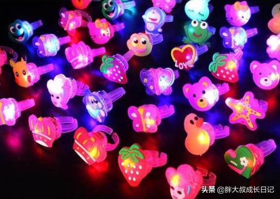 什么最快赚钱
:现在摆地摊卖什么赚钱最快？