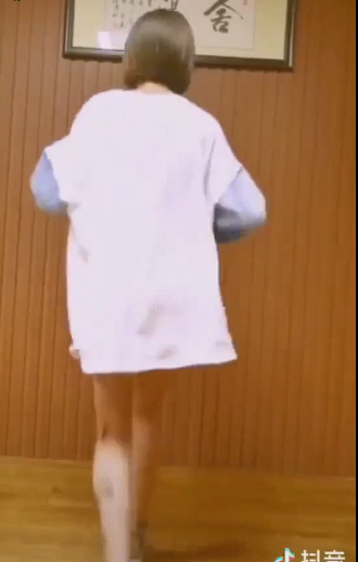 抖音戴口罩跳舞女生