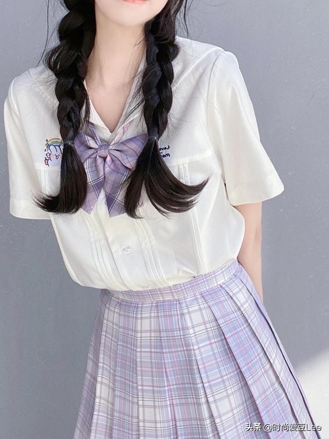 jk什么意思
:网上那么多人说JK服饰，JK到底是什么意思？
