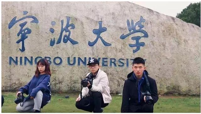 四个双(四个双一个绞丝旁)