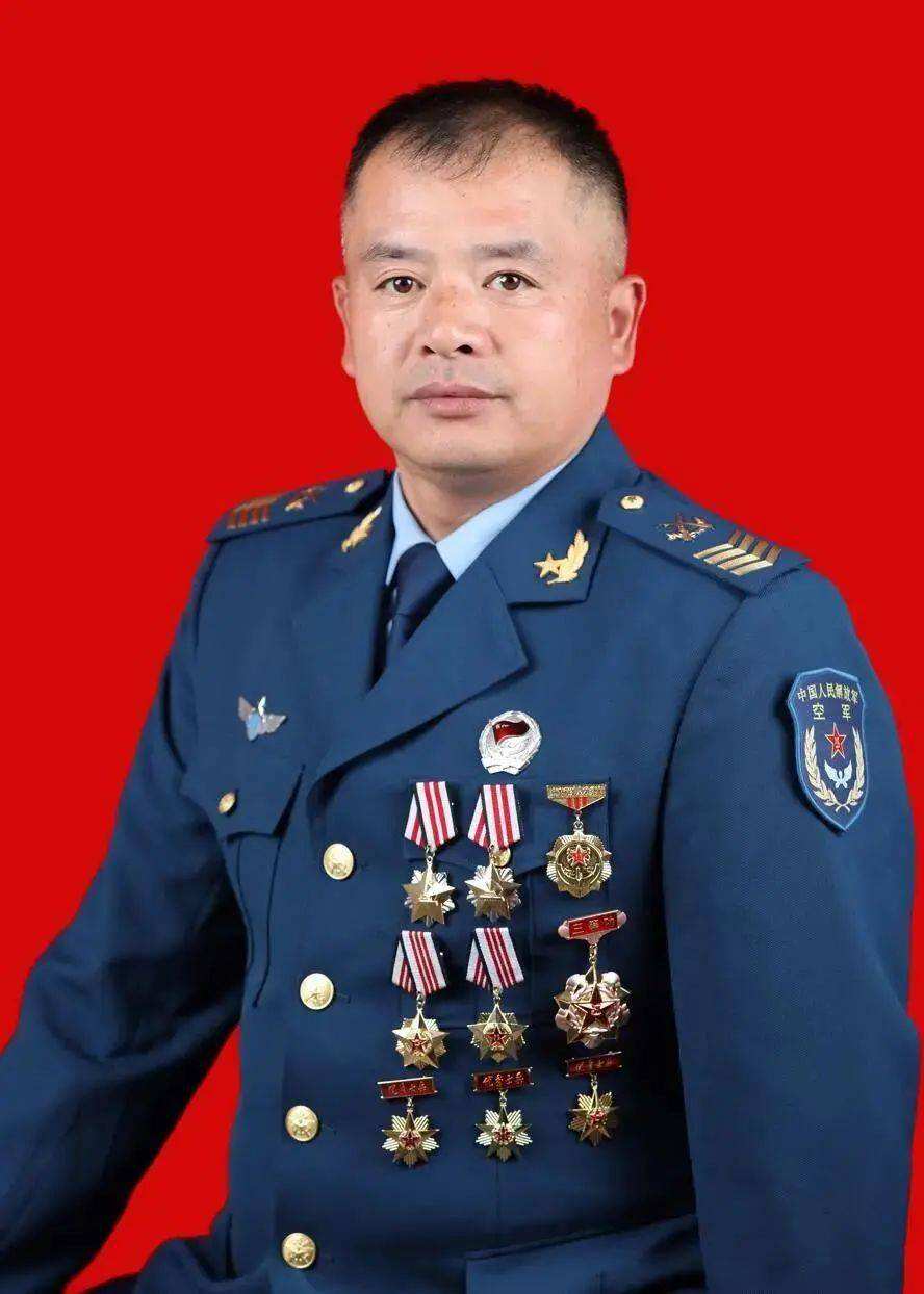 一级军士长相当于什么级别(一级军士长 相当于)