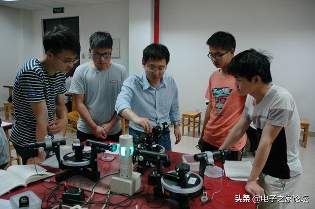 自媒体介绍
:高中物理老师如何做自媒体？有经验的朋友能否介绍介绍 ？