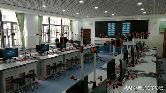 自媒体介绍
:高中物理老师如何做自媒体？有经验的朋友能否介绍介绍 ？