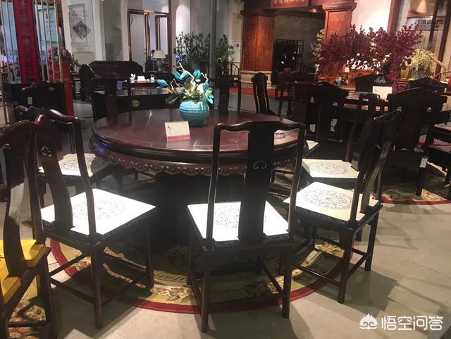红木餐桌
:想买红木餐桌，哪种红木材料好？