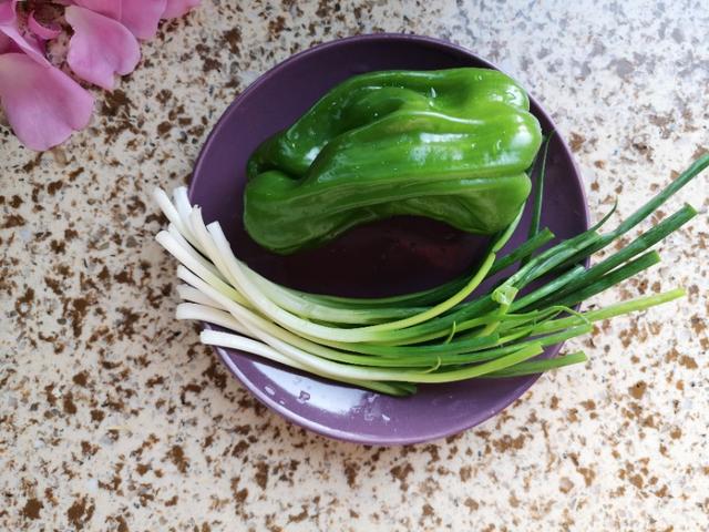 四喜饺子
:巴沙鱼饺子放啥菜好吃？