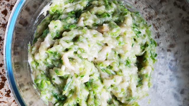 四喜饺子
:巴沙鱼饺子放啥菜好吃？