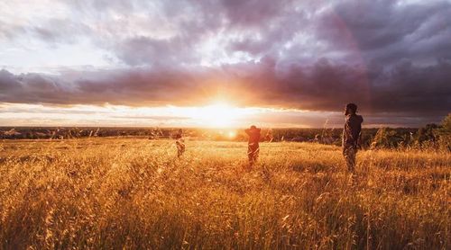 活着的写作背景