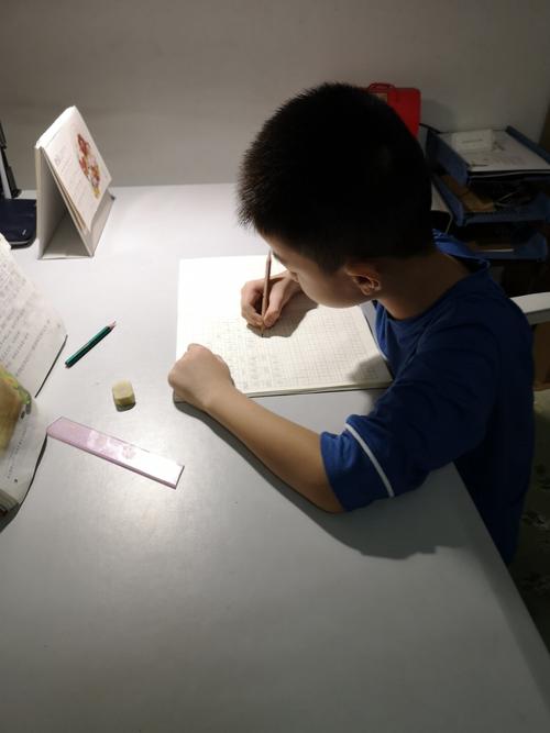 晚上写作业犯困怎么办