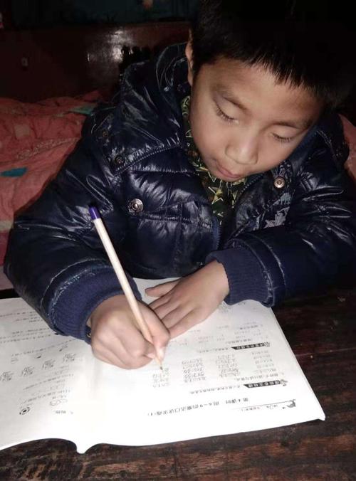 晚上写作业犯困怎么办